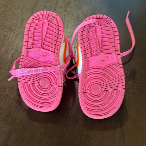 Nike - Picture 3 of 4